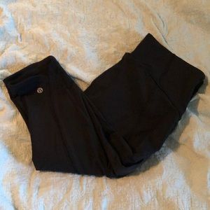 Lululemon Black Size 8 Capri Yoga pants